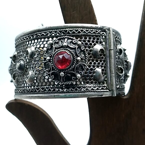 Vintage Silver Wide Filigree Hinged Bangle Bracelet with Red Glass Stones - Picture 13 of 16